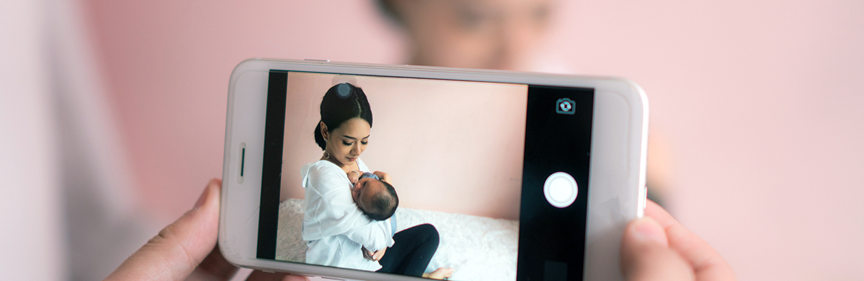 Motherhood in the Era of Smartphones